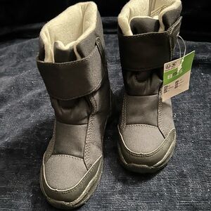 NWT Quechua Toddler 8.5 Black Boots